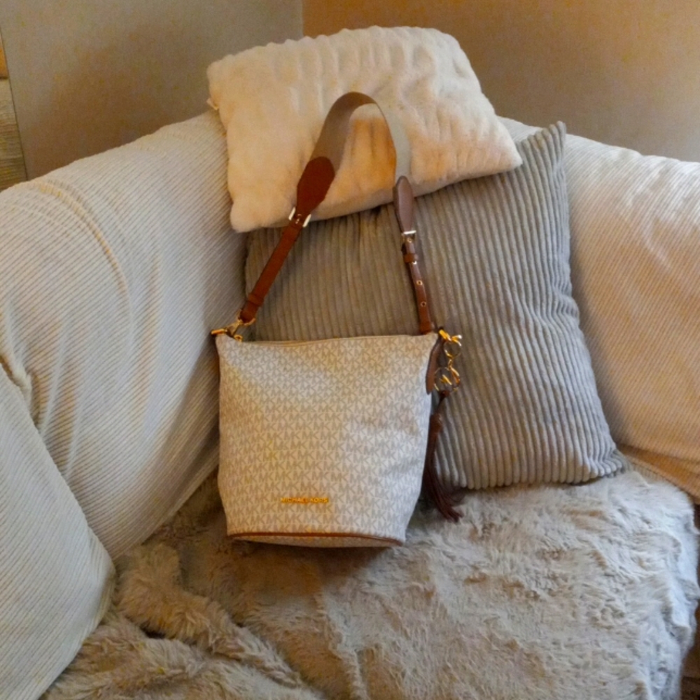 Michael Kors Bucket Bag